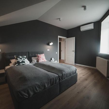 Kostjukowski Apartments Mudroho 12 V Lwów Zewnętrze zdjęcie