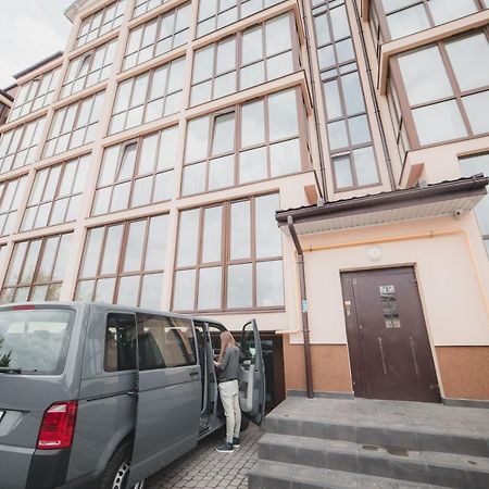Kostjukowski Apartments Mudroho 12 V Lwów Zewnętrze zdjęcie