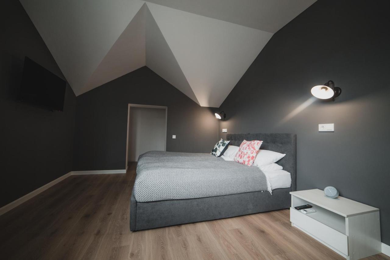 Kostjukowski Apartments Mudroho 12 V Lwów Zewnętrze zdjęcie